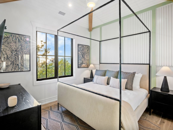 Custom Luxury Home 7 minute walk to beach and South Village